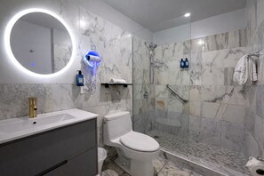 The King | Bathroom | Free toiletries, hair dryer, soap, shampoo
