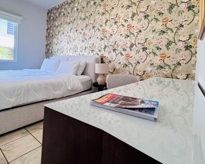 The Queen | Down duvets, individually decorated, individually furnished - Coral Princess Hotel (San Juan)