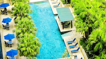 Outdoor pool, free pool cabanas, pool umbrellas