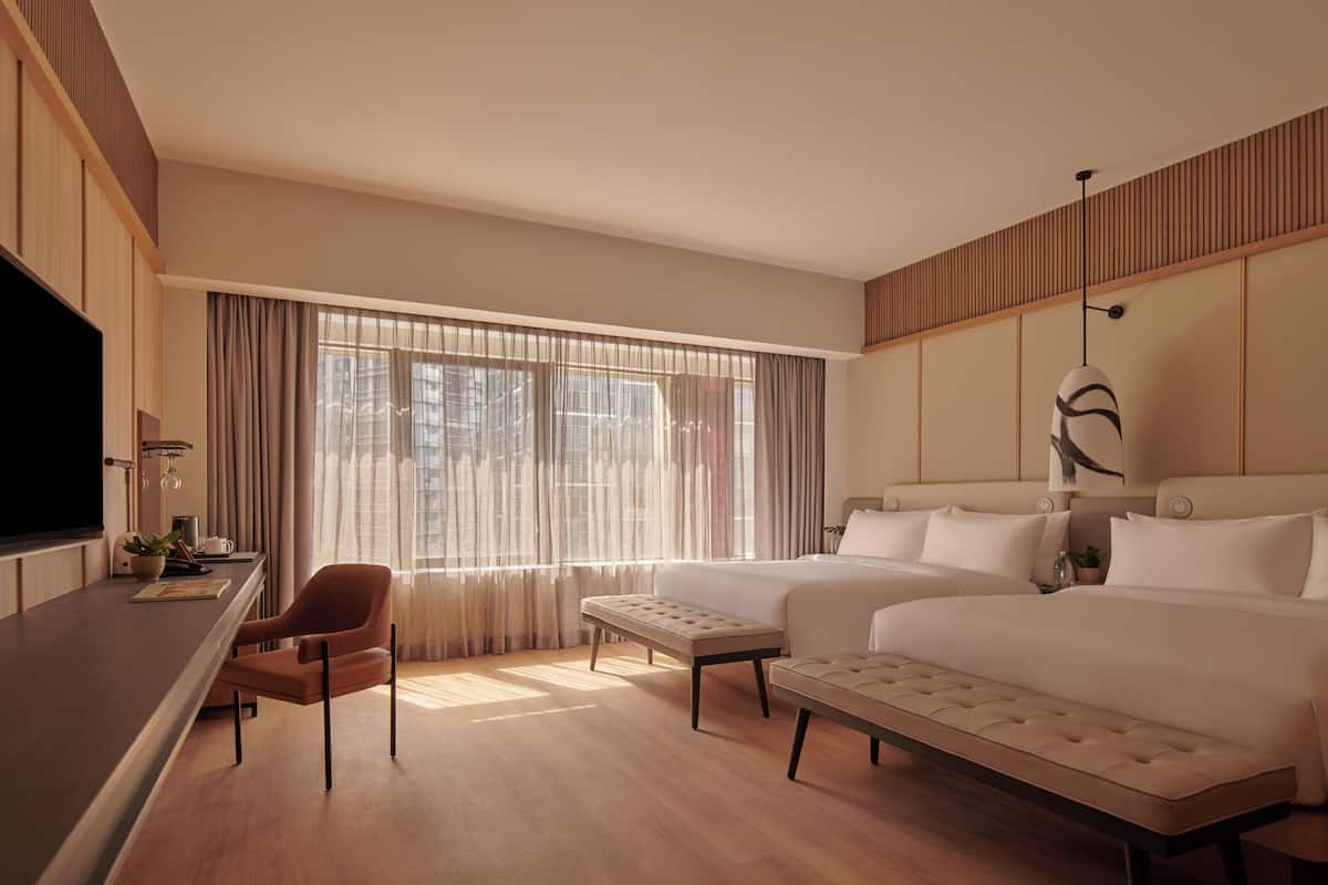 Peti besi dalam bilik, dihias secara berasingan