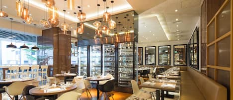 6 restaurants, breakfast, lunch, dinner served; Thai cuisine