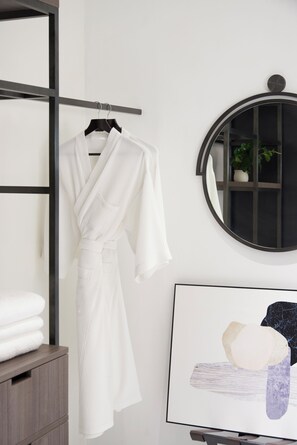 Artículos de higiene personal gratuitos, secador de pelo y albornoces