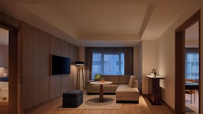 2 Bedroom Apartment | In-room safe, individually decorated, individually furnished, desk