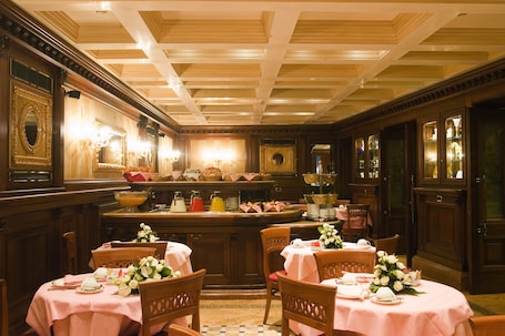 Desayuno (EUR 7.50 por persona)