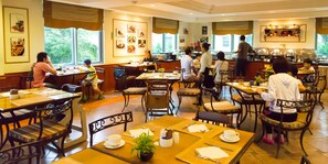 朝食 (ビュッフェ)、毎日提供 (1 名様 250000 VND)