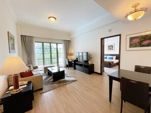 1 Bedroom Apartment (1 King bed) | Living area | 55-inch LCD TV with satellite channels, TV, fireplace