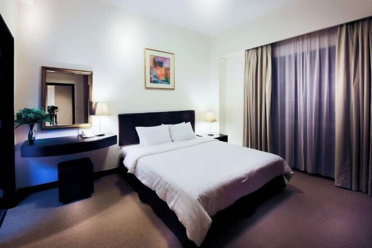 1 bedroom, in-room safe, desk, laptop workspace