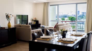 Villa, 3 Bedrooms, Lake View (1 King Bed, 2 Twin Bed and 1 Single Bed) | 1 bedroom, in-room safe, desk, laptop workspace