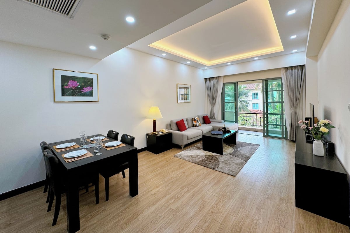 Family Room | Living area | 55-inch LCD TV with satellite channels, TV, fireplace