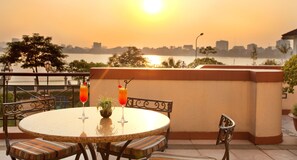 2 restaurants, breakfast, lunch served; local and international cuisine