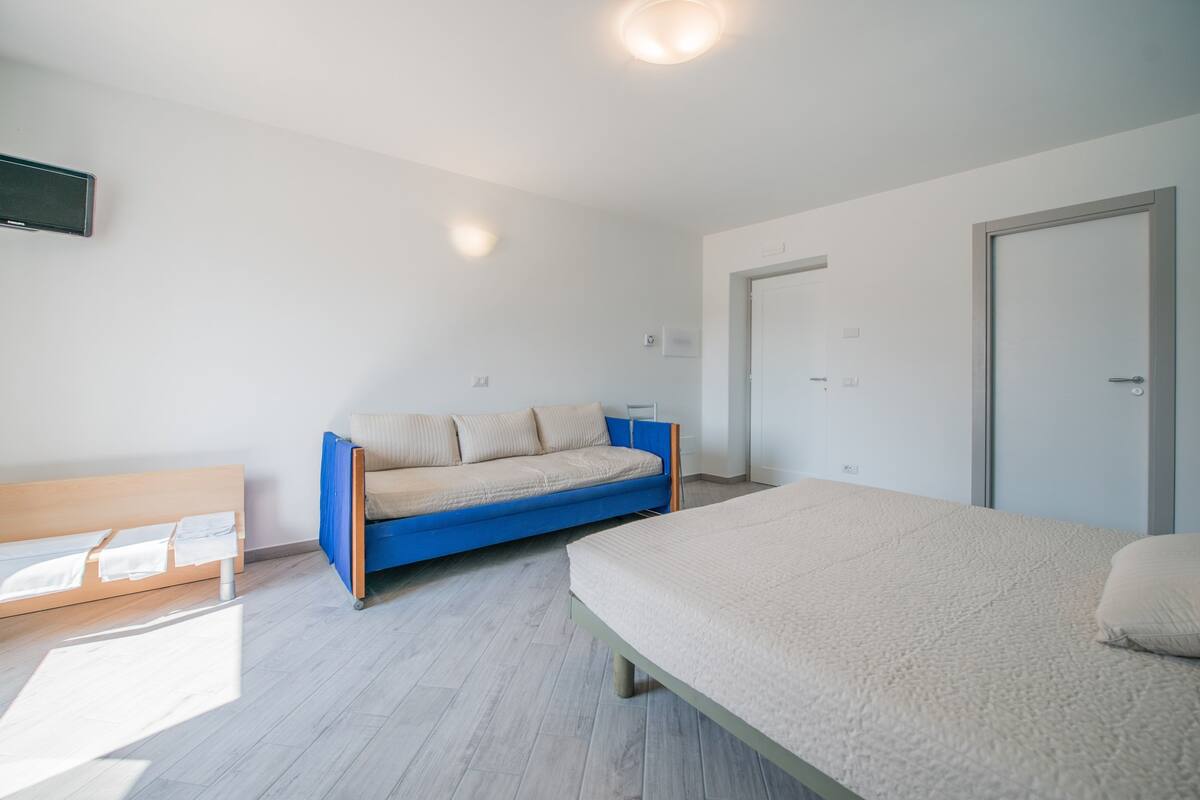 Triple Room | In-room safe, soundproofing, cots/infant beds, free WiFi
