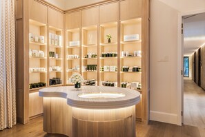 Couples treatment rooms, sauna, steam room, body treatments