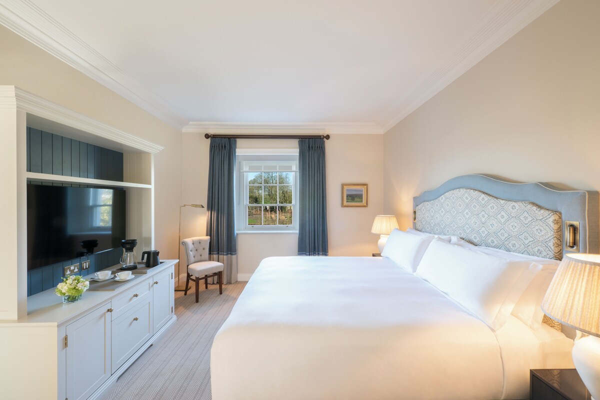 Habitación doble Deluxe, acceso para personas con movilidad reducida, vista al jardín | Sábanas italianas Frette y ropa de cama de alta calidad 
