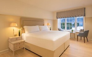 Klassieke tweepersoonskamer, uitzicht op binnenplaats | Italiaanse Frette-lakens, luxe beddengoed, een gratis minibar