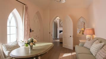 Gate Lodge Junior Suite (Annex) | Living area