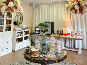 Kontinental frokost hver dag (EUR 26 per person)