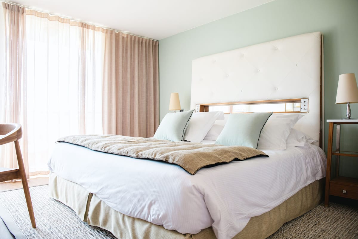 3 bedrooms, premium bedding, in-room safe, soundproofing