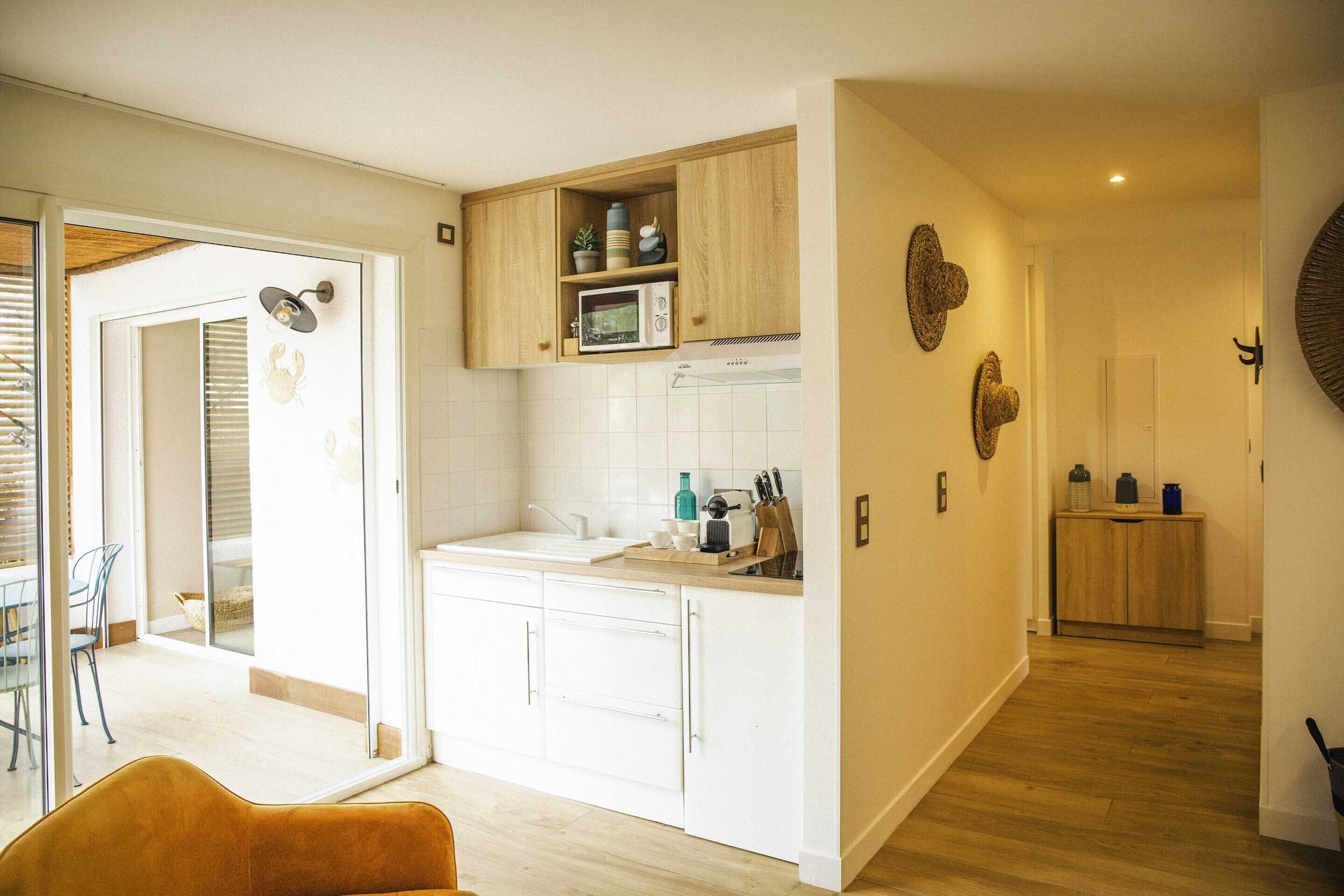 suite jardins de la presqu'île | private kitchen | espresso maker, electric kettle