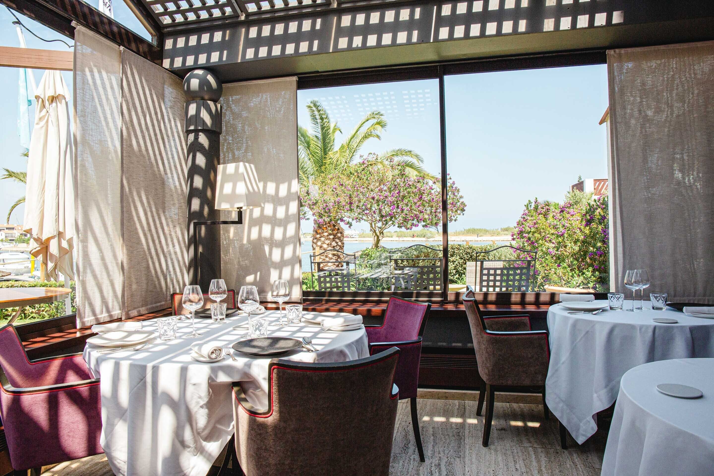 2 restaurants, breakfast, lunch, dinner served; french cuisine