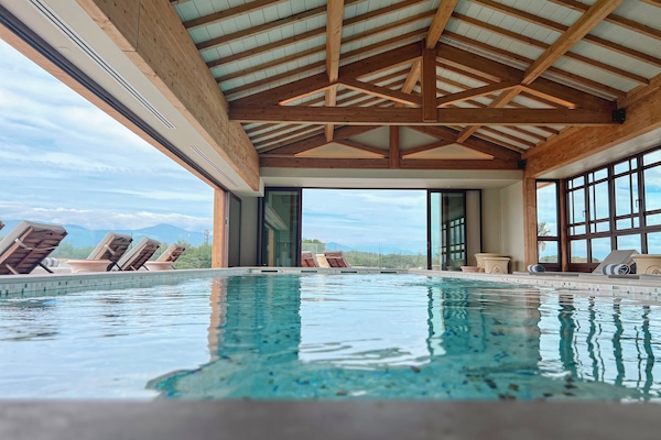 2 piscinas externas, guarda-sóis, espreguiçadeiras