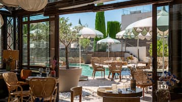 2 outdoor pools, pool umbrellas, sun loungers