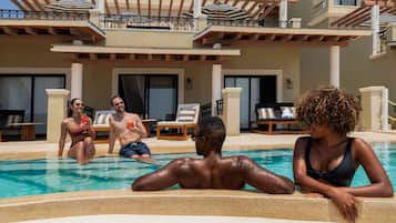 Ocean Front Swim Out King Suite | Terraza o patio