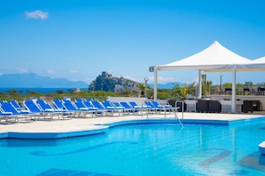 Indoor pool, outdoor pool, open 8:00 AM to 7:00 PM, pool umbrellas - Hotel Terme President (Ischia)
