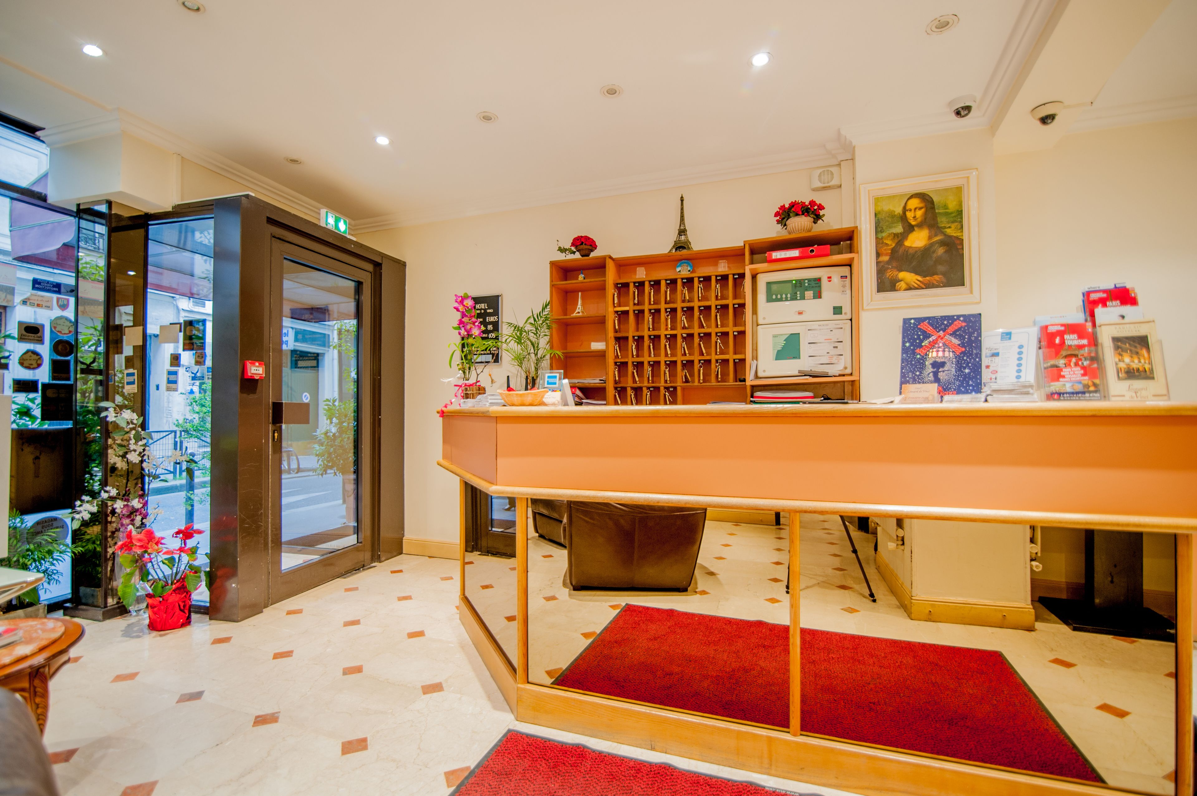 Photo - Hotel Leonard De Vinci 75011