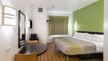 Bureau, chambres insonorisées, fer et planche à repasser, Wi-Fi gratuit