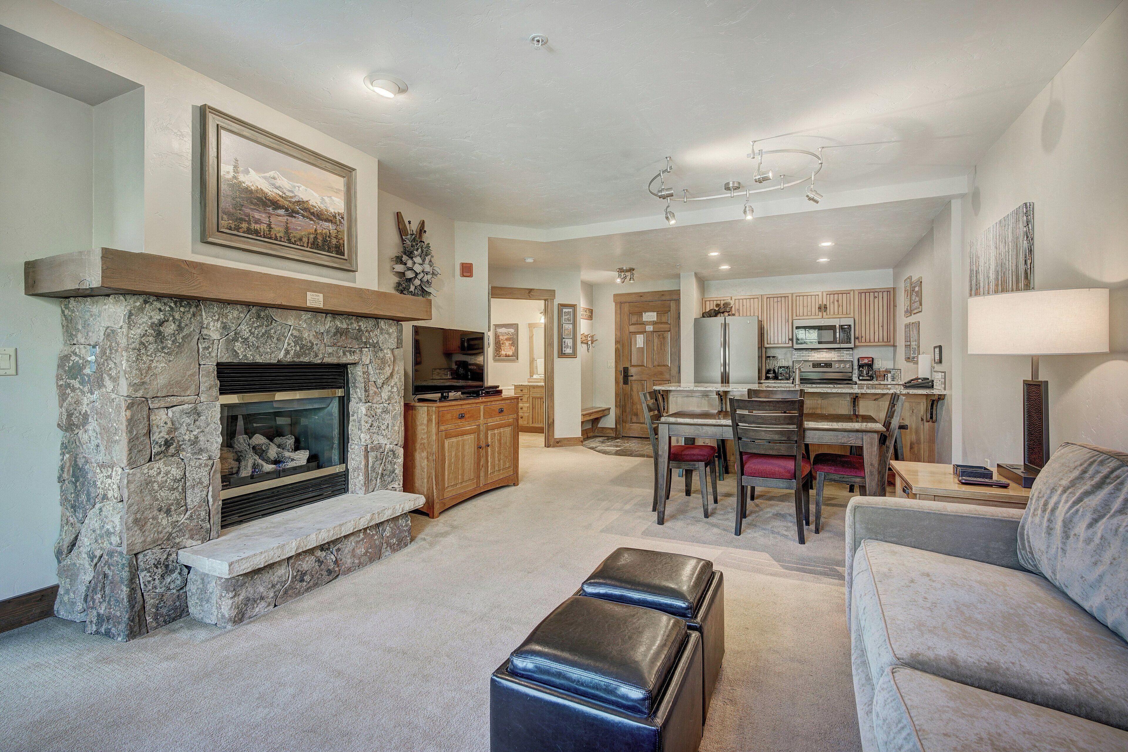 Condo, 1 Bedroom | Living area