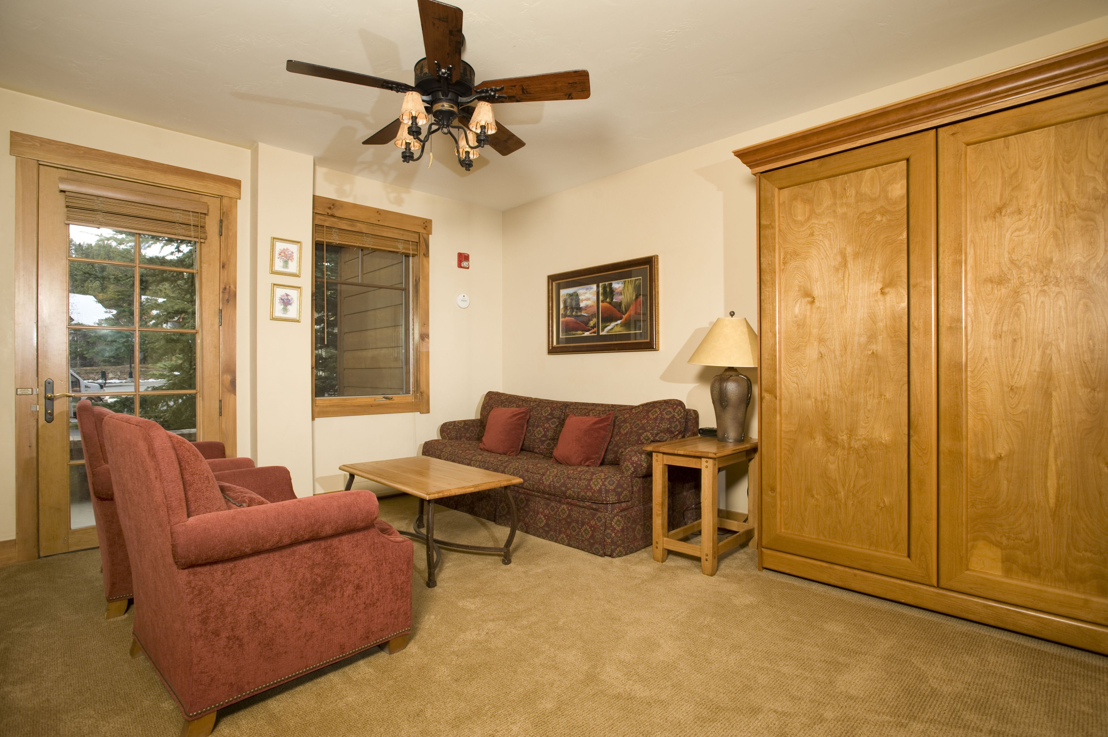 Studio (Condominium) | Living area | 30-inch TV with cable channels, fireplace