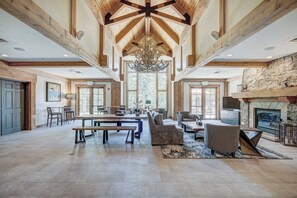 Lobby lounge