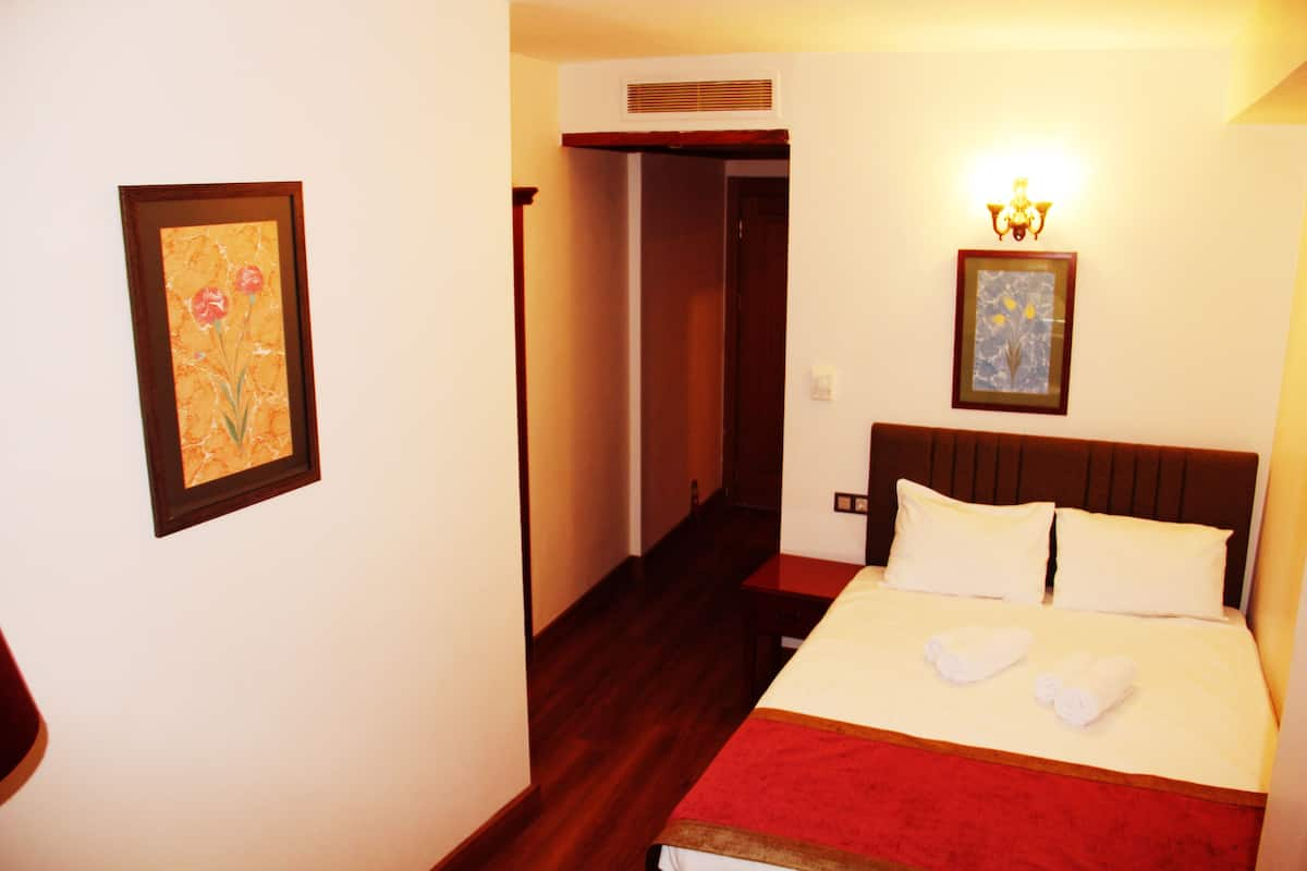 Economy Double Room | Premium bedding, minibar, desk, blackout curtains