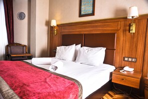 Standard Room, 1 King Bed, Sea View | Premium bedding, minibar, in-room safe, desk