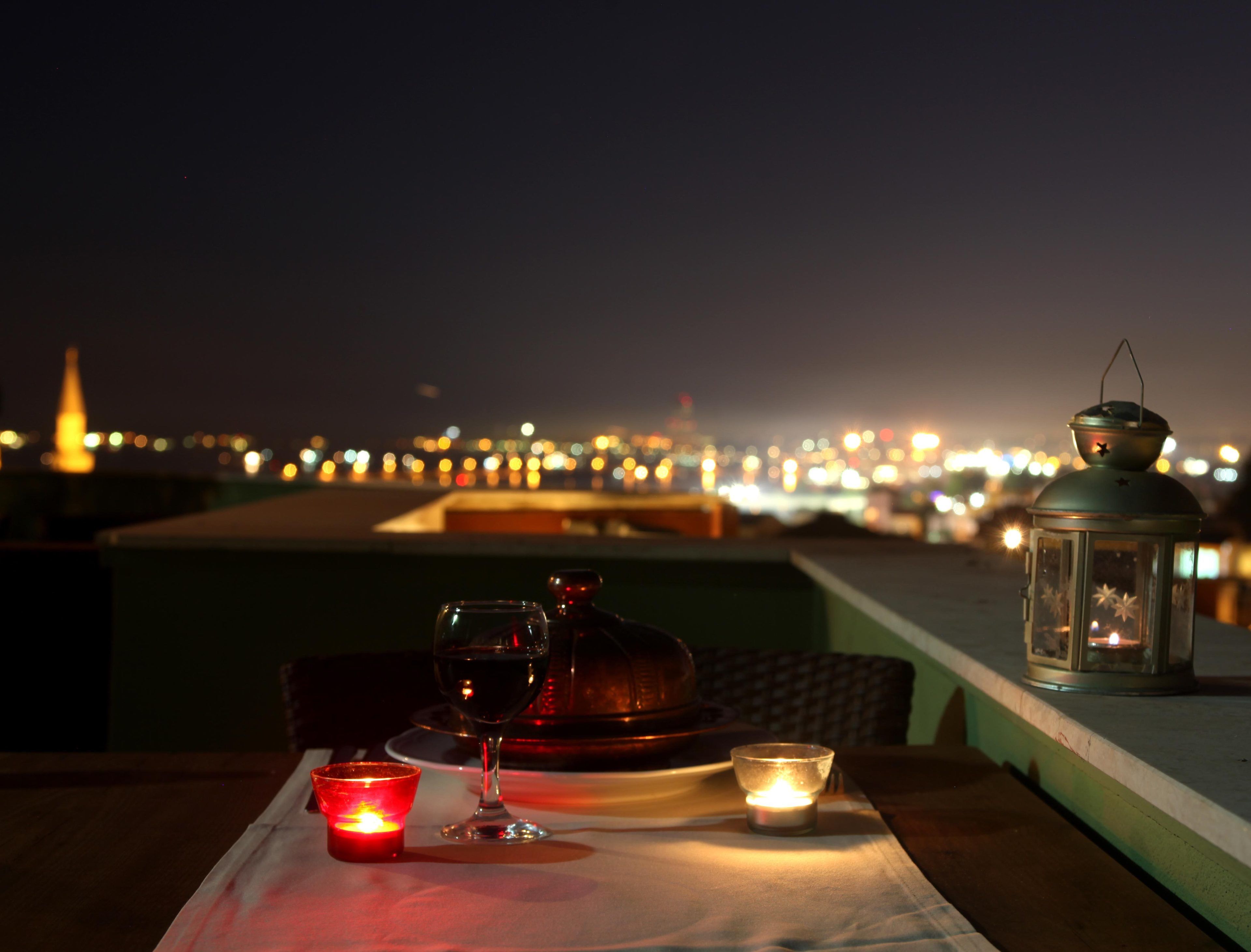 供應早餐和晚餐，露天餐廳 