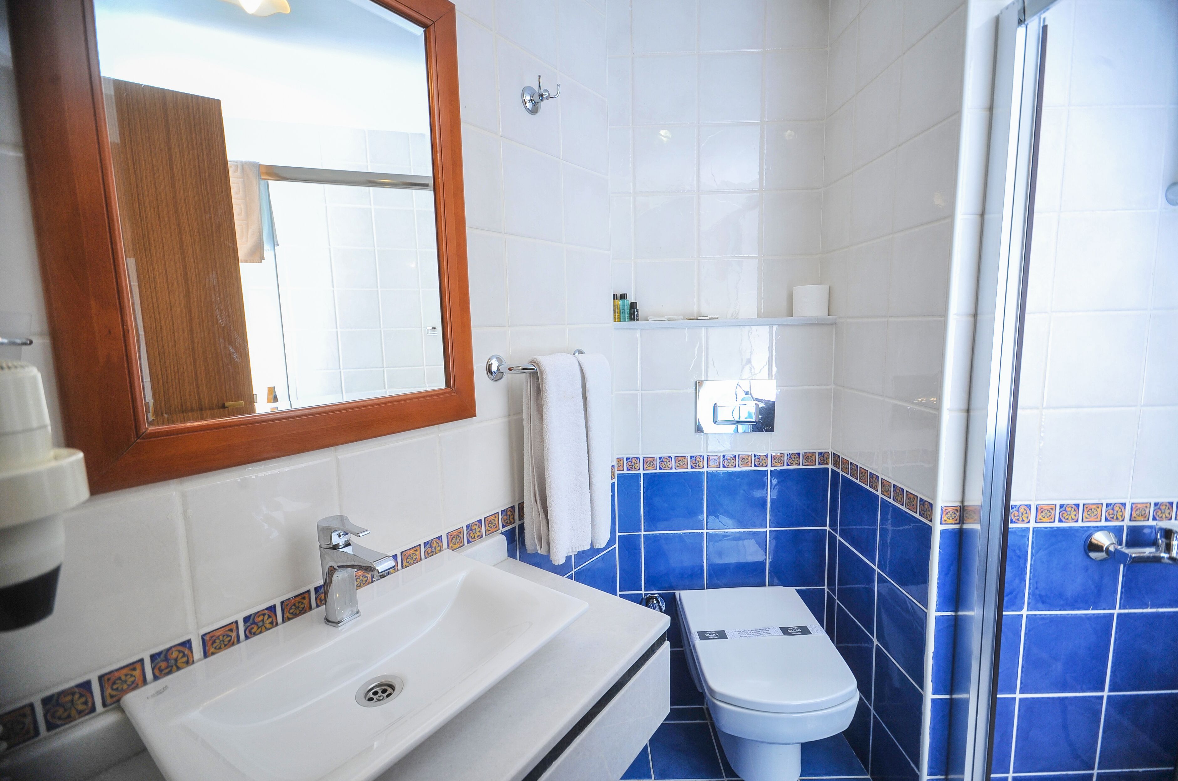 standard room, 1 king bed, sea view | 1 bedroom, premium bedding, minibar, in-room safe