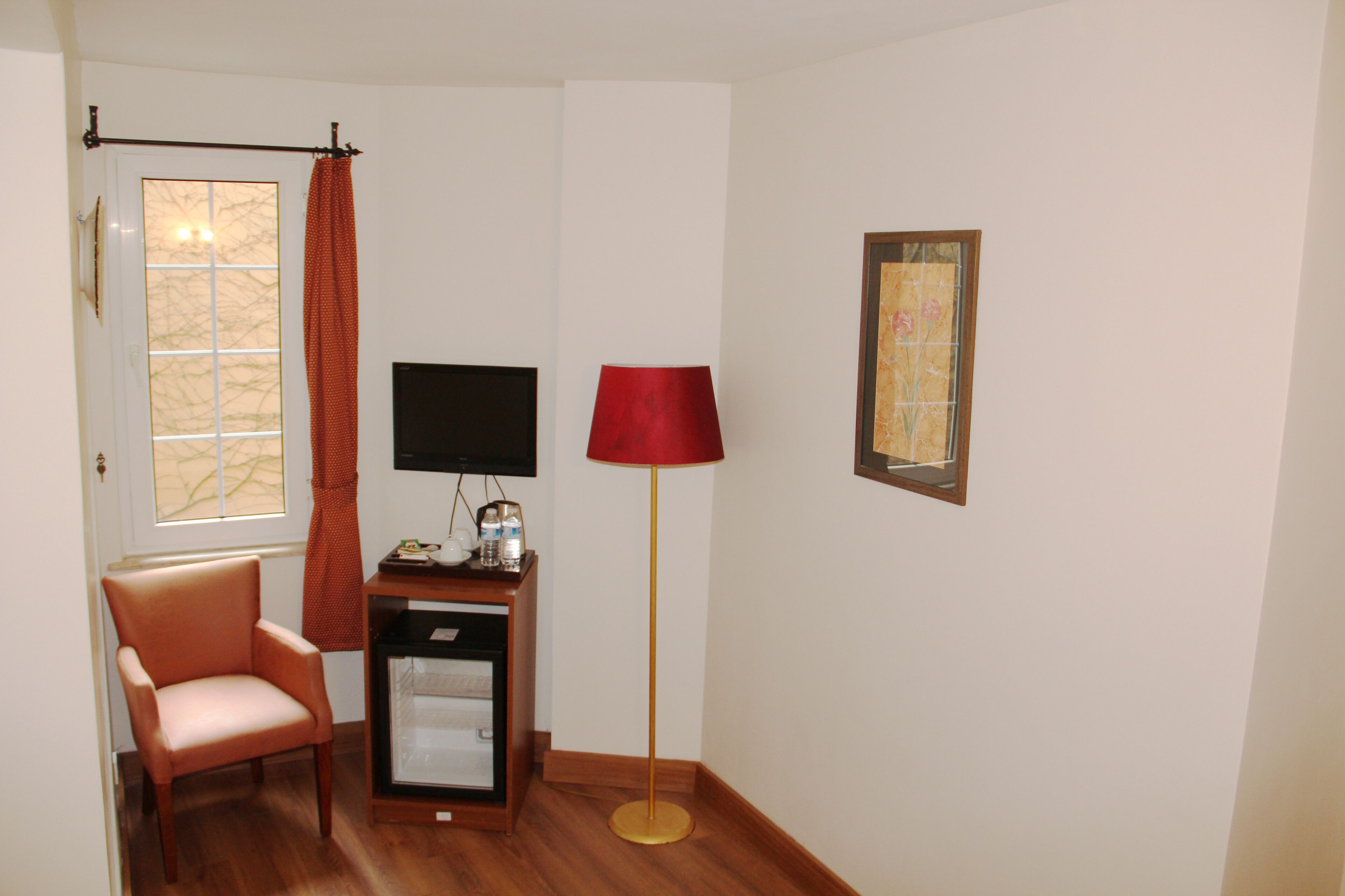 economy double room | 1 bedroom, premium bedding, minibar, in-room safe