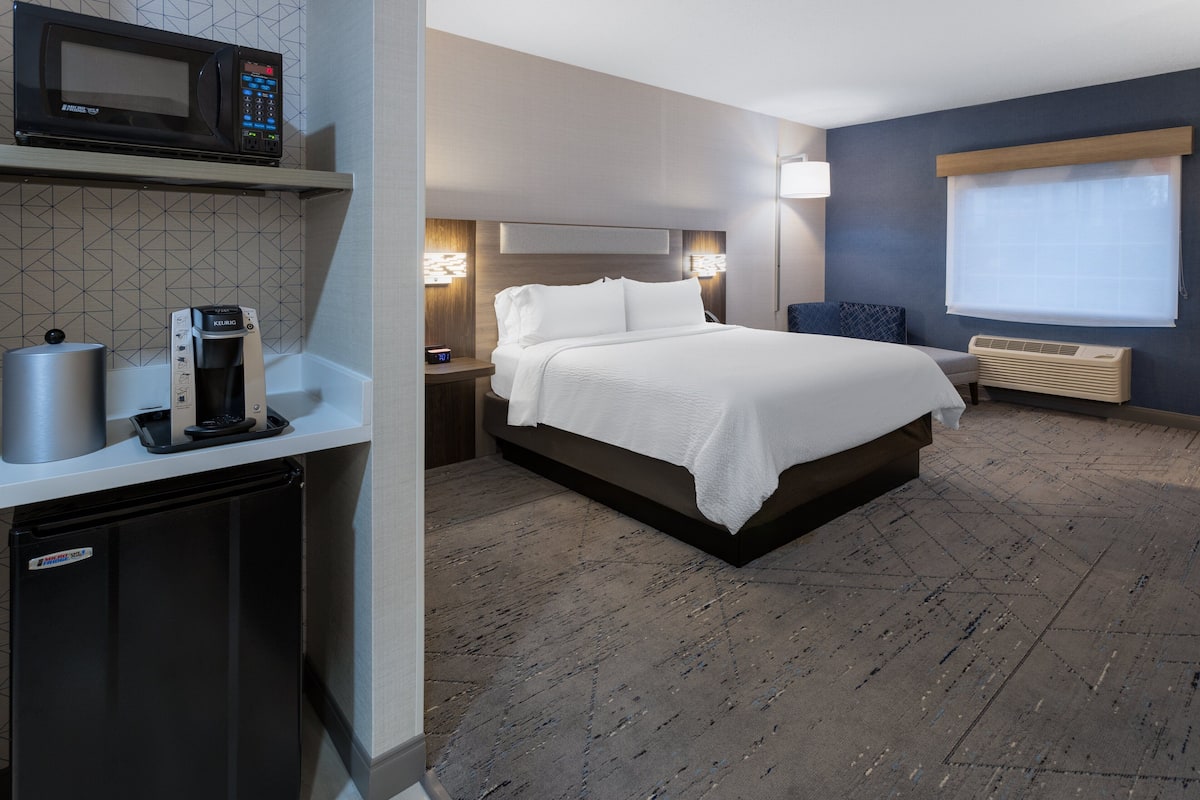 In-room safe, desk, soundproofing, iron/ironing board