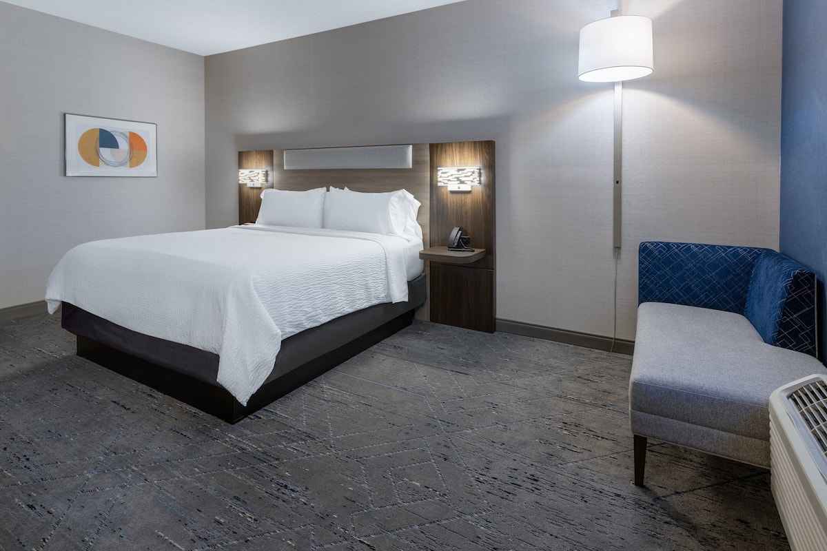In-room safe, desk, soundproofing, iron/ironing board