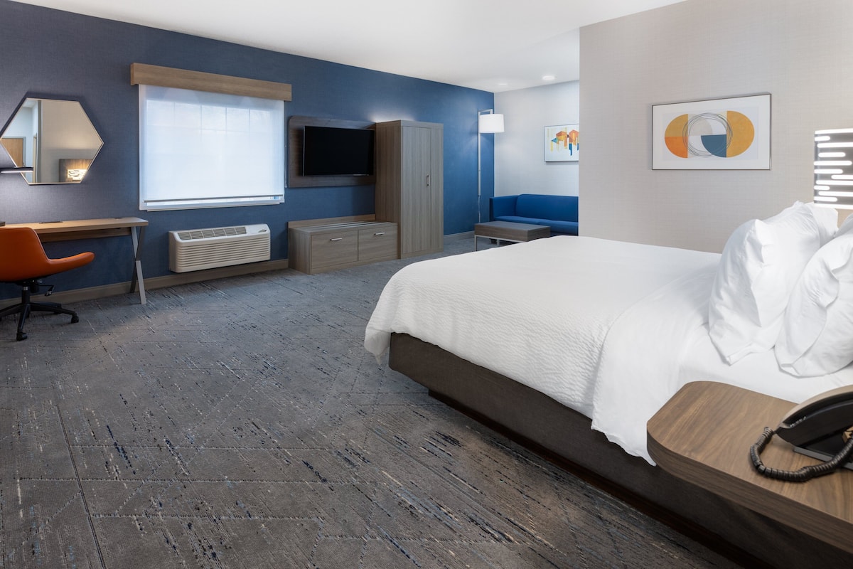 In-room safe, desk, soundproofing, iron/ironing board