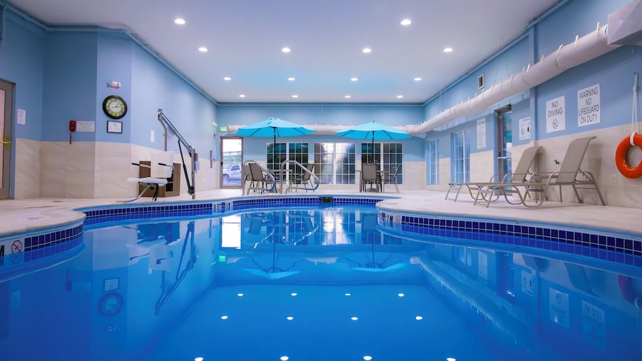 Holiday Inn Express & Suites Center Township by IHG