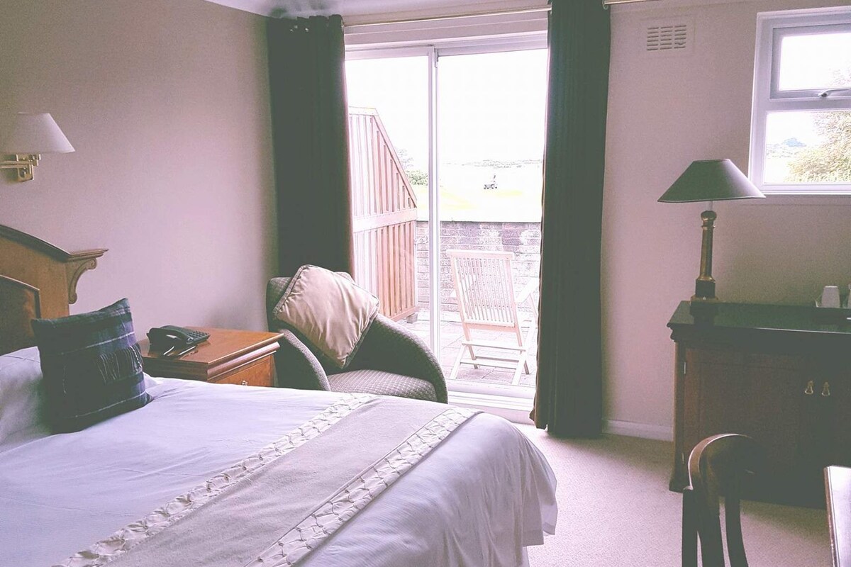 WiFi (free), individually decorated, individually furnished, bed sheets