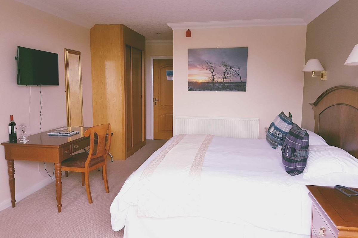 WiFi (free), individually decorated, individually furnished, bed sheets
