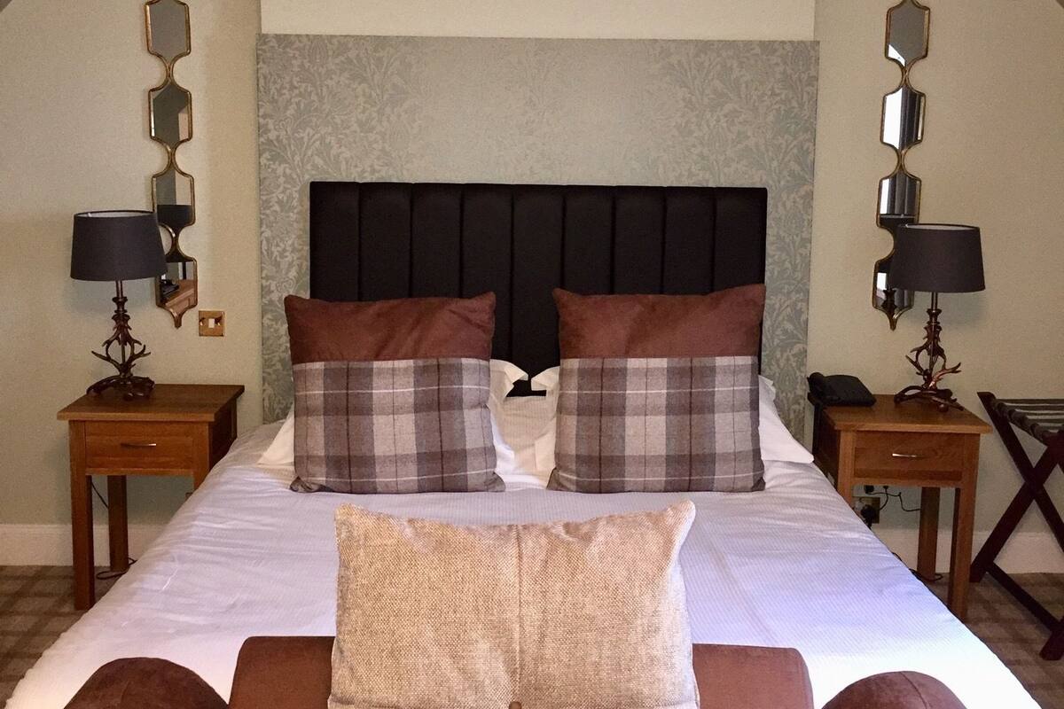 Premium Double Room | WiFi (free), individually decorated, individually furnished, bed sheets