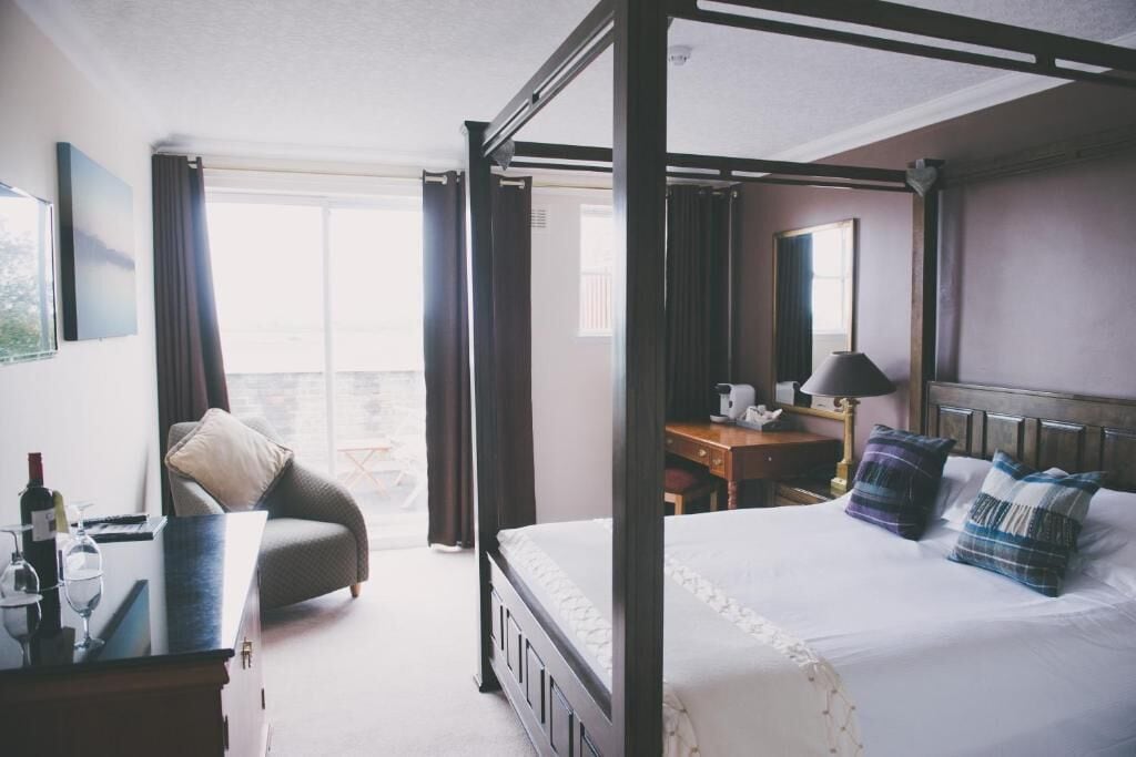Free WiFi, individually decorated, individually furnished, bed sheets