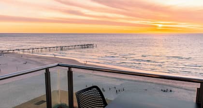 Oaks Glenelg Plaza Pier Suites