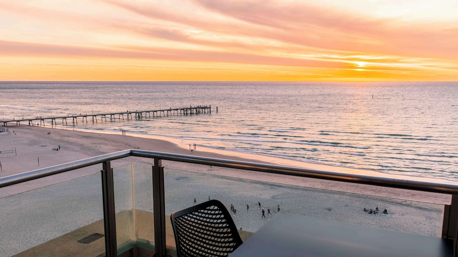 Oaks Glenelg Plaza Pier Suites