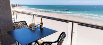 Oaks Glenelg Plaza Pier Suites
