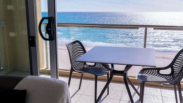 Premier Apartment, 2 Bedrooms, Ocean View (No Housekeeping) | In-room safe, cots/infant beds, free WiFi, bed sheets