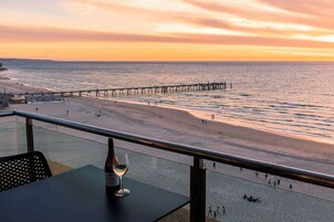 Premier Apartment, 1 Bedroom, Ocean View (No Housekeeping) | In-room safe, cribs/infant beds, free WiFi, bed sheets